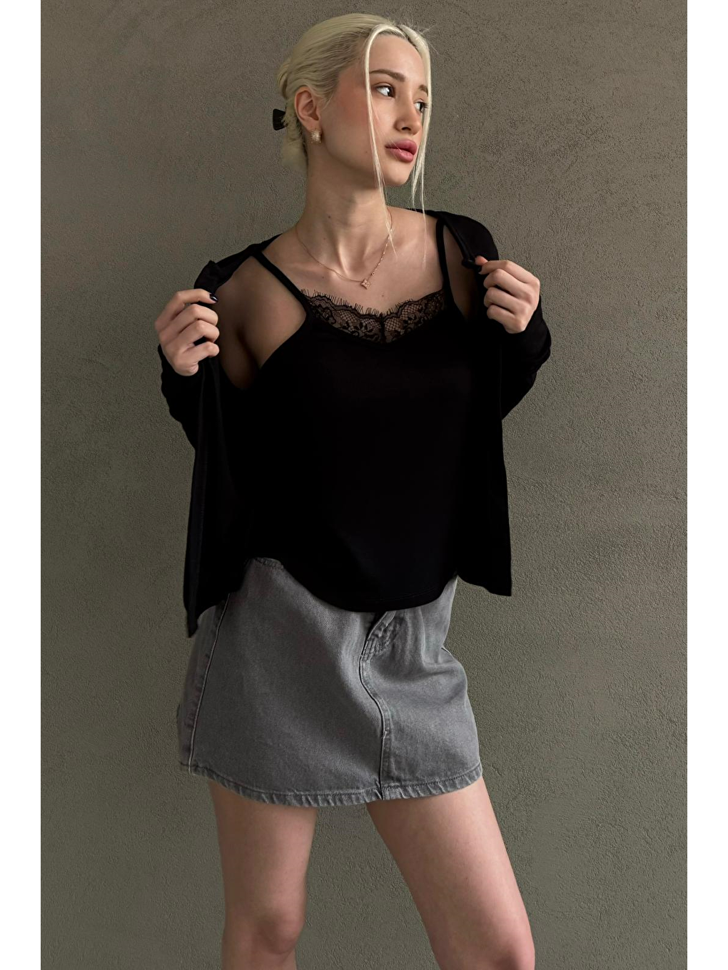 Siyah Düğmeli İç Atletli Dantel Detaylı Kadın Hırka Mg2702-2