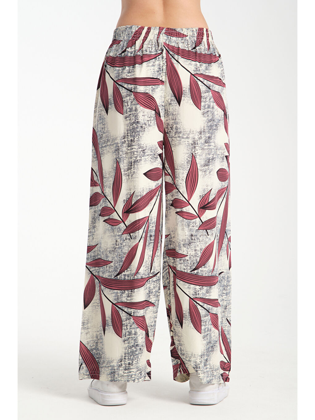 Pembe Kadın Yaprak Desenli Dökümlü Viskon Pantolon 1067-3