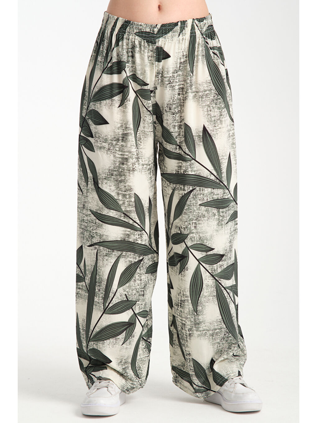 Haki Kadın Yaprak Desenli Dökümlü Viskon Pantolon 1067