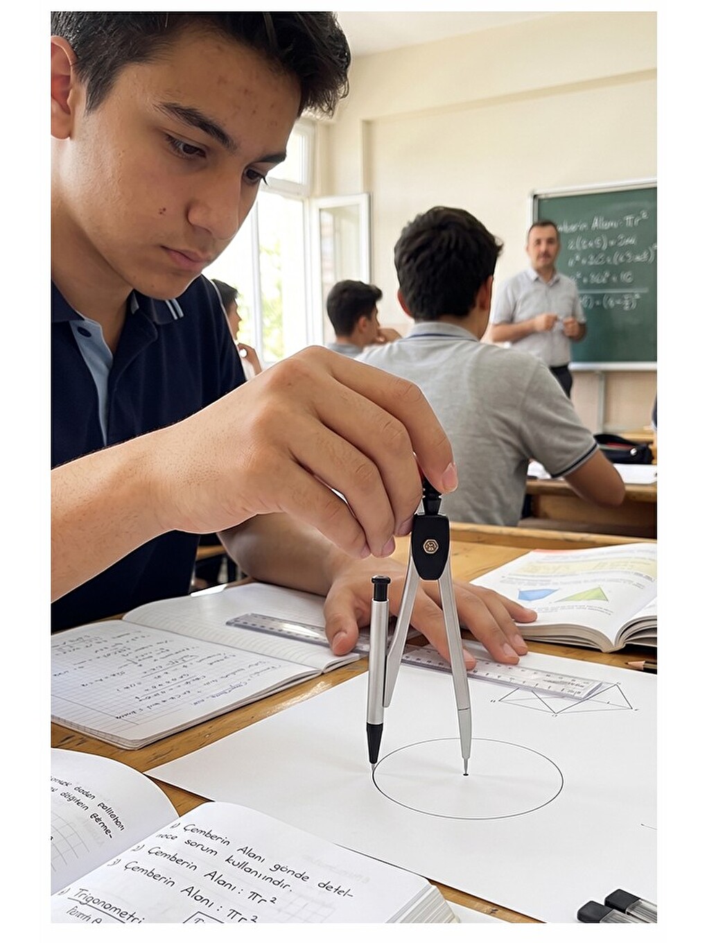 0.7 Uçlu Metal Pergel Siyah 1 Adet Fixpoint Kutulu Metal Pergel Versatil Uçlu Mekanik Kalem Basmalı-1
