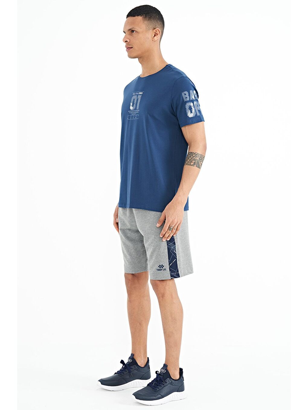 Gri Melanj Yan Şerit Baskılı Bağcıklı Standart Kalıp Erkek Şort - 81257-1