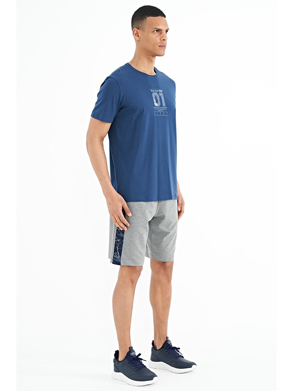 Gri Melanj Yan Şerit Baskılı Bağcıklı Standart Kalıp Erkek Şort - 81257-2