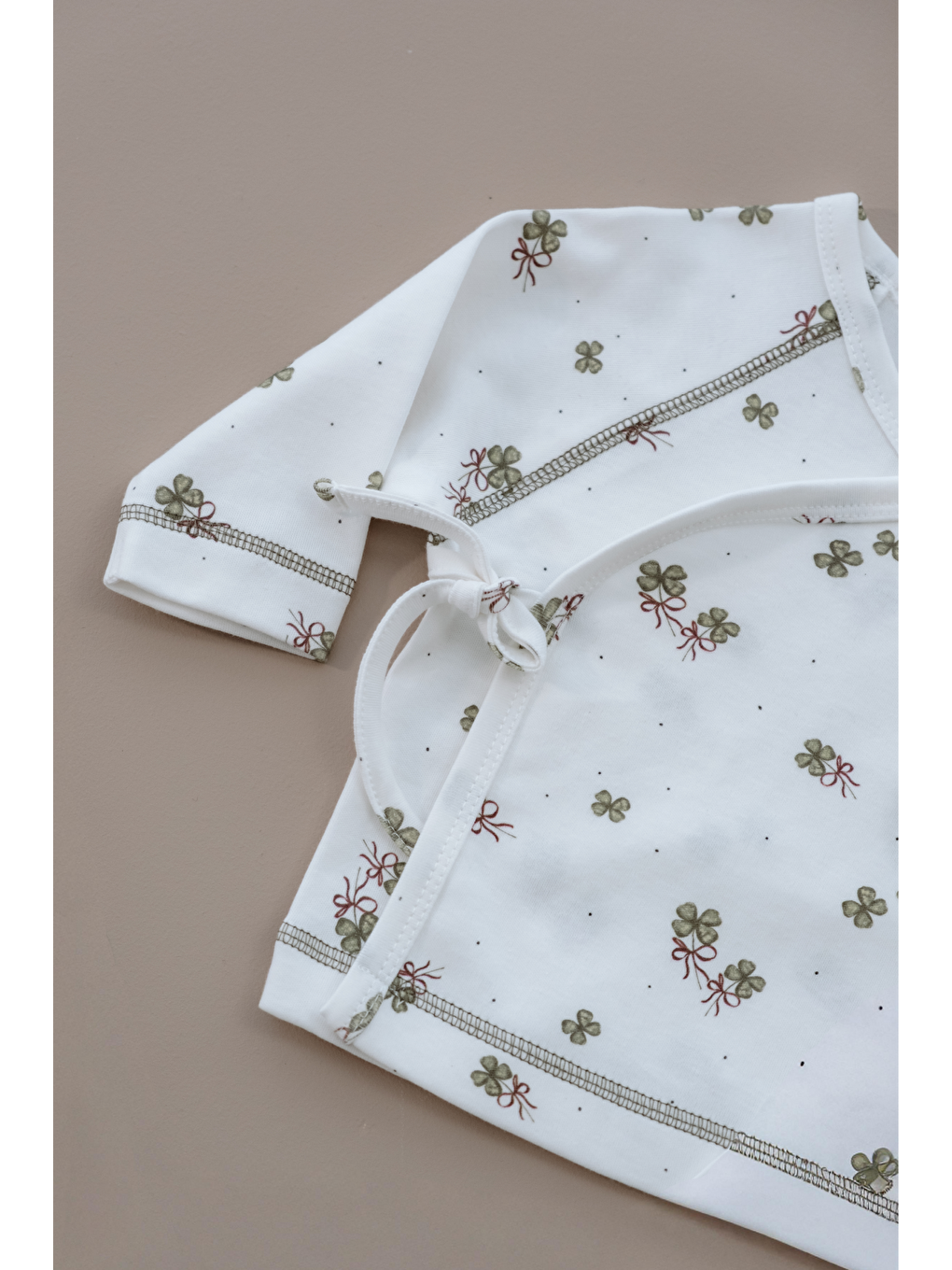 Yeşil Yonca Baskılı Kruvaze Bağlamalı Dikiş Detaylı Bebek Üst-1