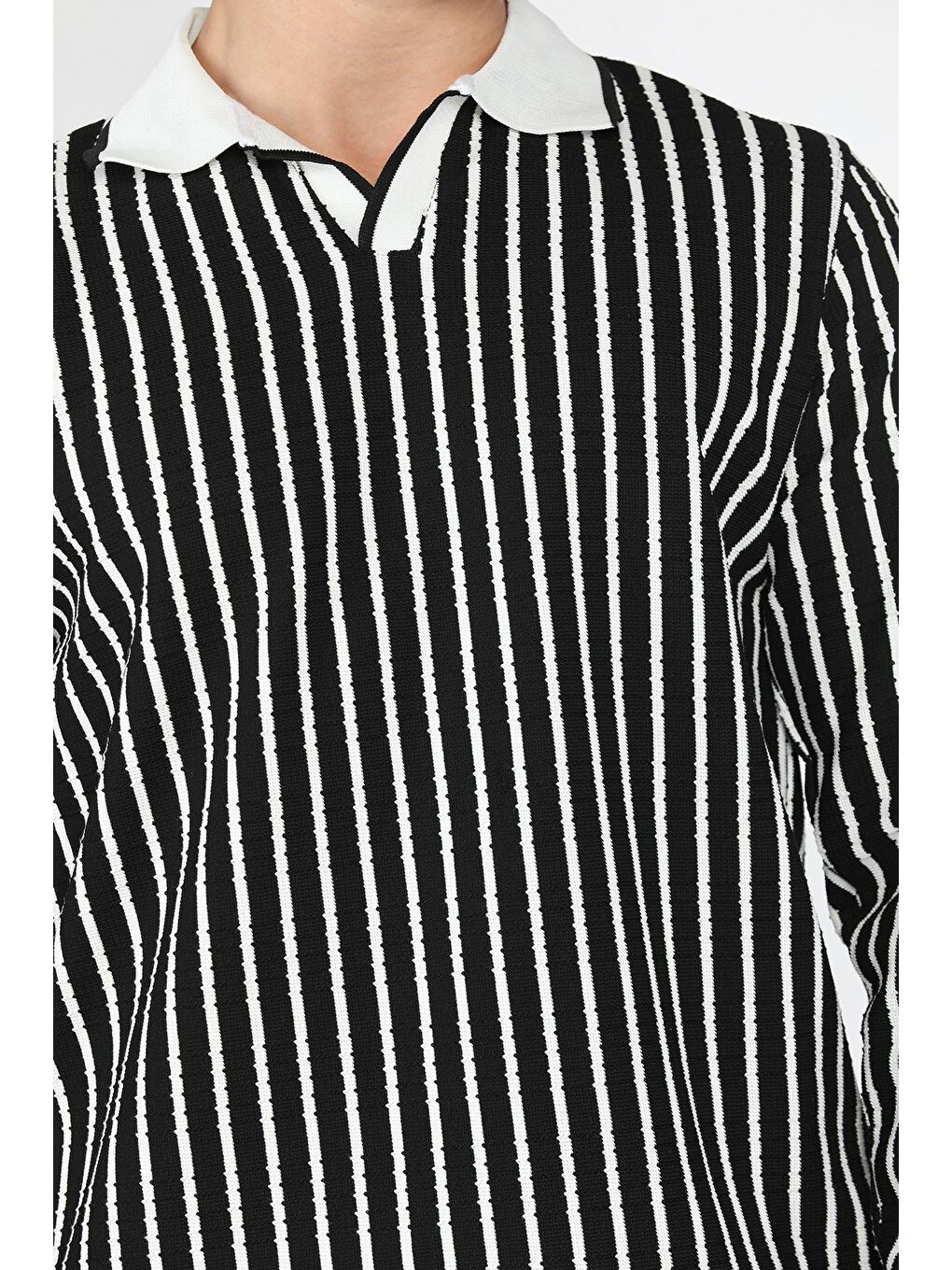 Siyah Gömlek Yaka Çizgili Erkek Sweatshirt-3