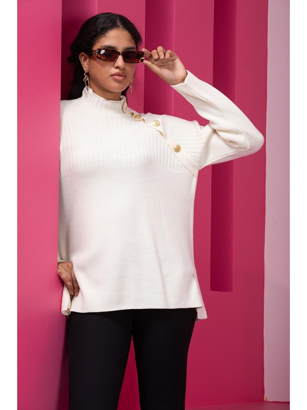 Ekru Kadın Yarım Balıkçı Yaka Düğme Detaylı Triko Bluz