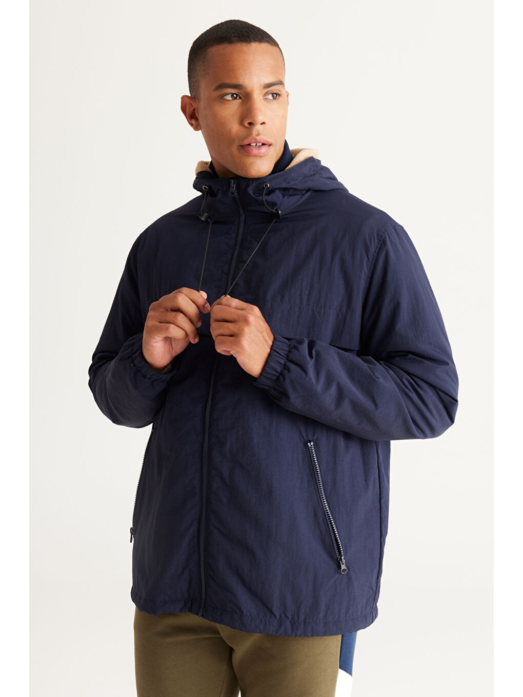 Erkek Lacivert Standart Fit Normal Kesim Kapüşonlu Yan Cepli Mont-3