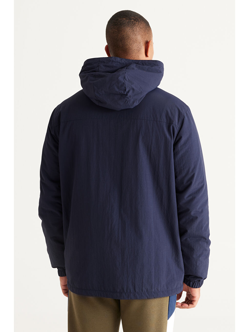 Erkek Lacivert Standart Fit Normal Kesim Kapüşonlu Yan Cepli Mont-4