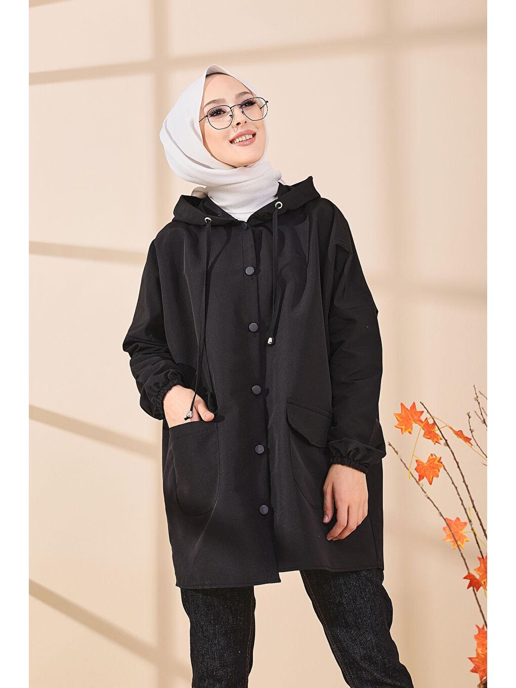Kapüşonlu Yaka Kadın Siyah Yağmurluk - 8665-1