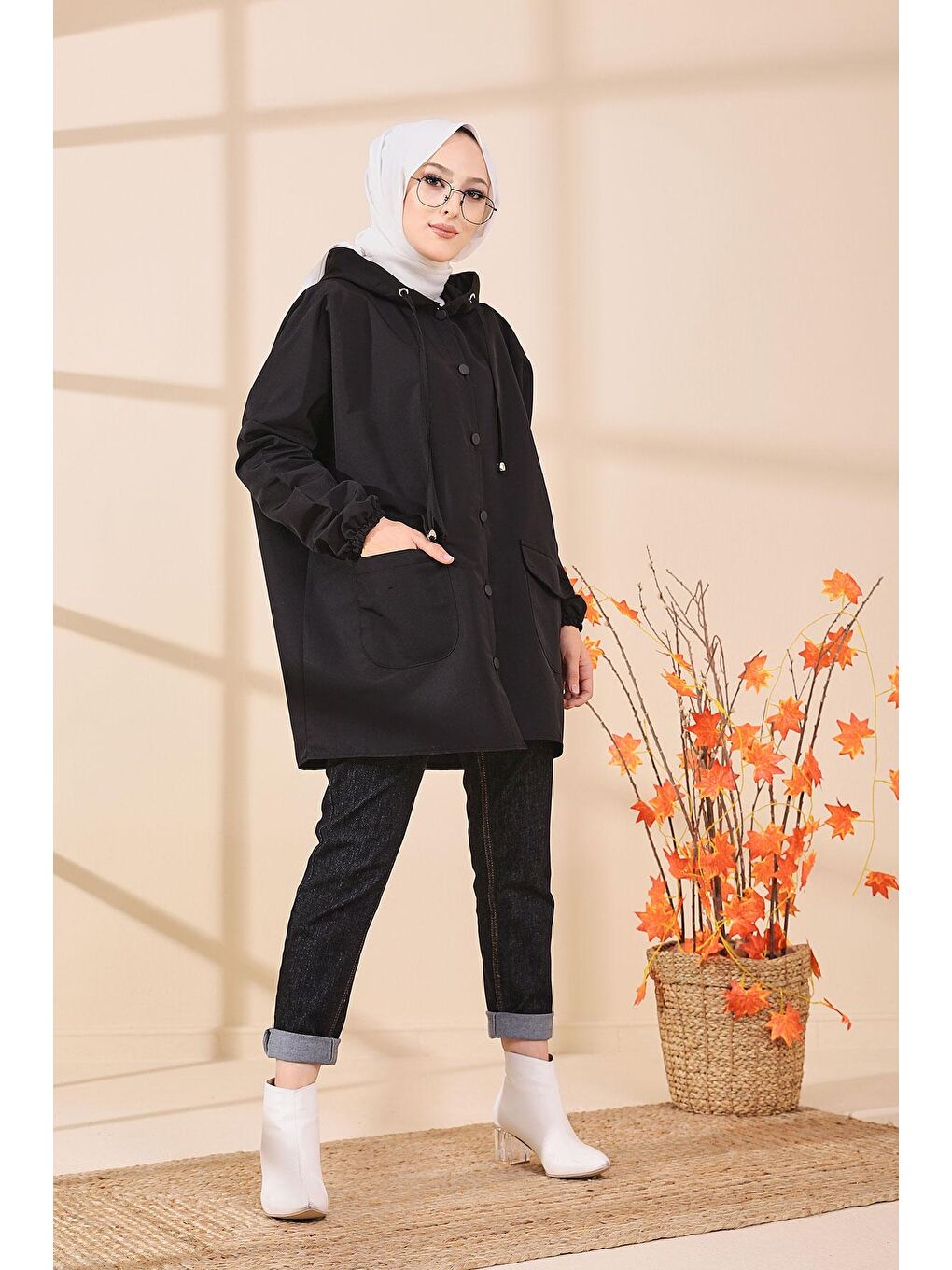Kapüşonlu Yaka Kadın Siyah Yağmurluk - 8665-2