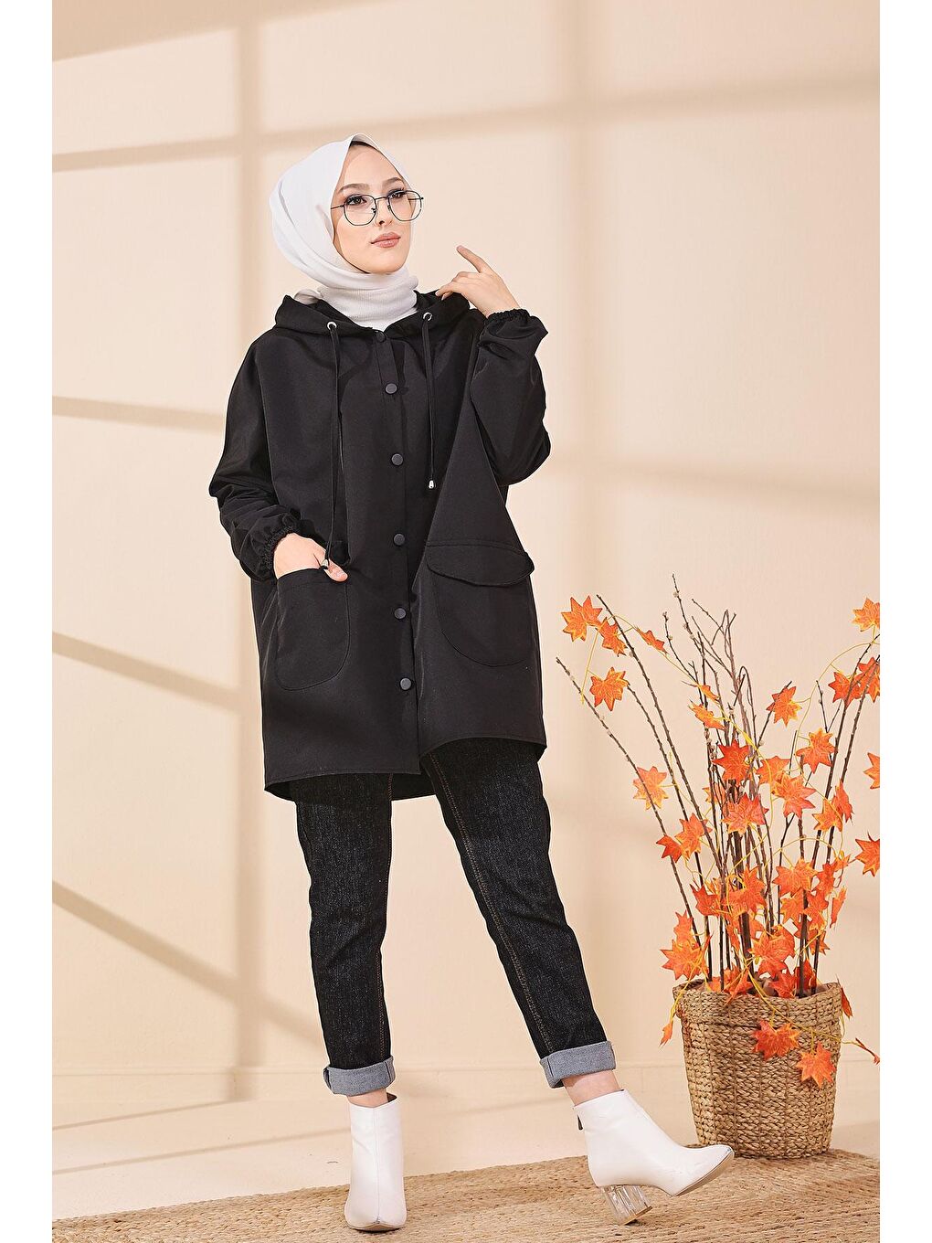 Kapüşonlu Yaka Kadın Siyah Yağmurluk - 8665-5