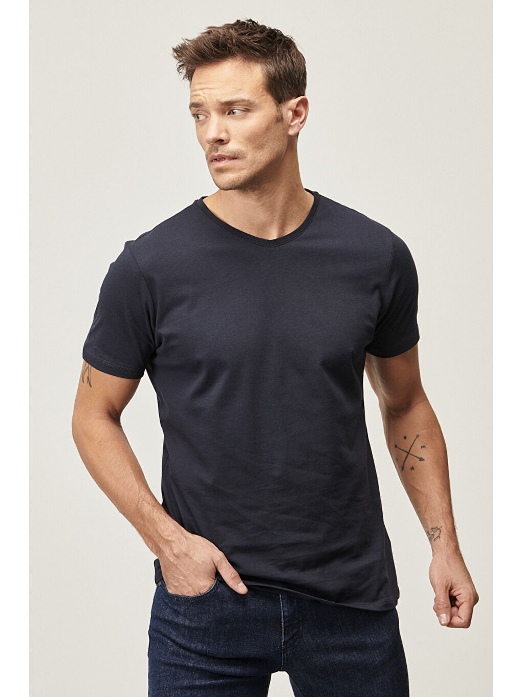 Erkek Lacivert Slim Fit Dar Kesim V Yaka 2'li Tişört Paketi-2