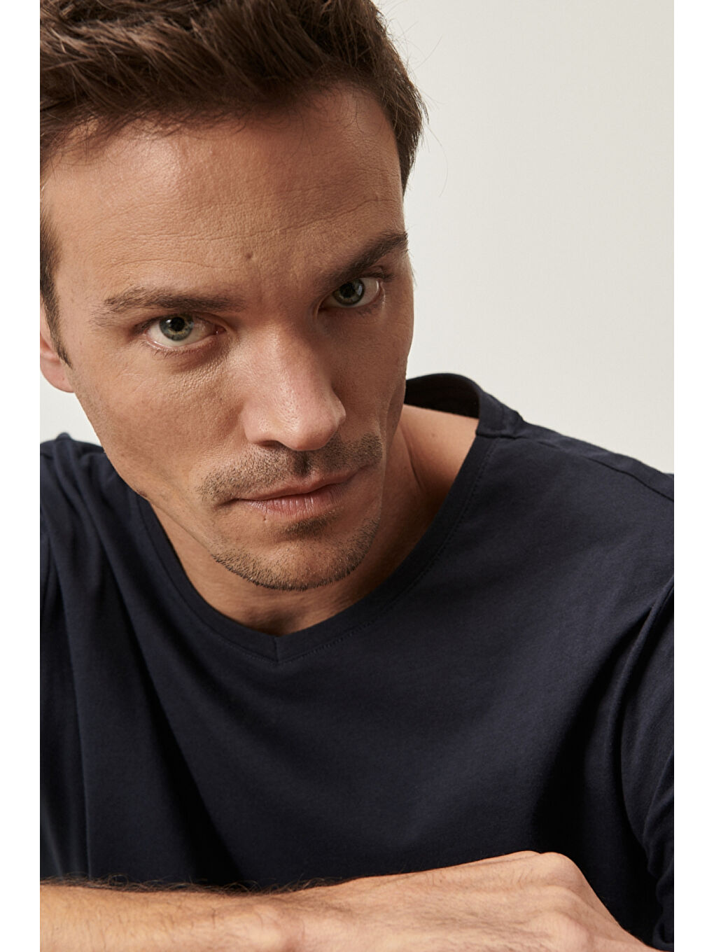 Erkek Lacivert Slim Fit Dar Kesim V Yaka 2'li Tişört Paketi-5