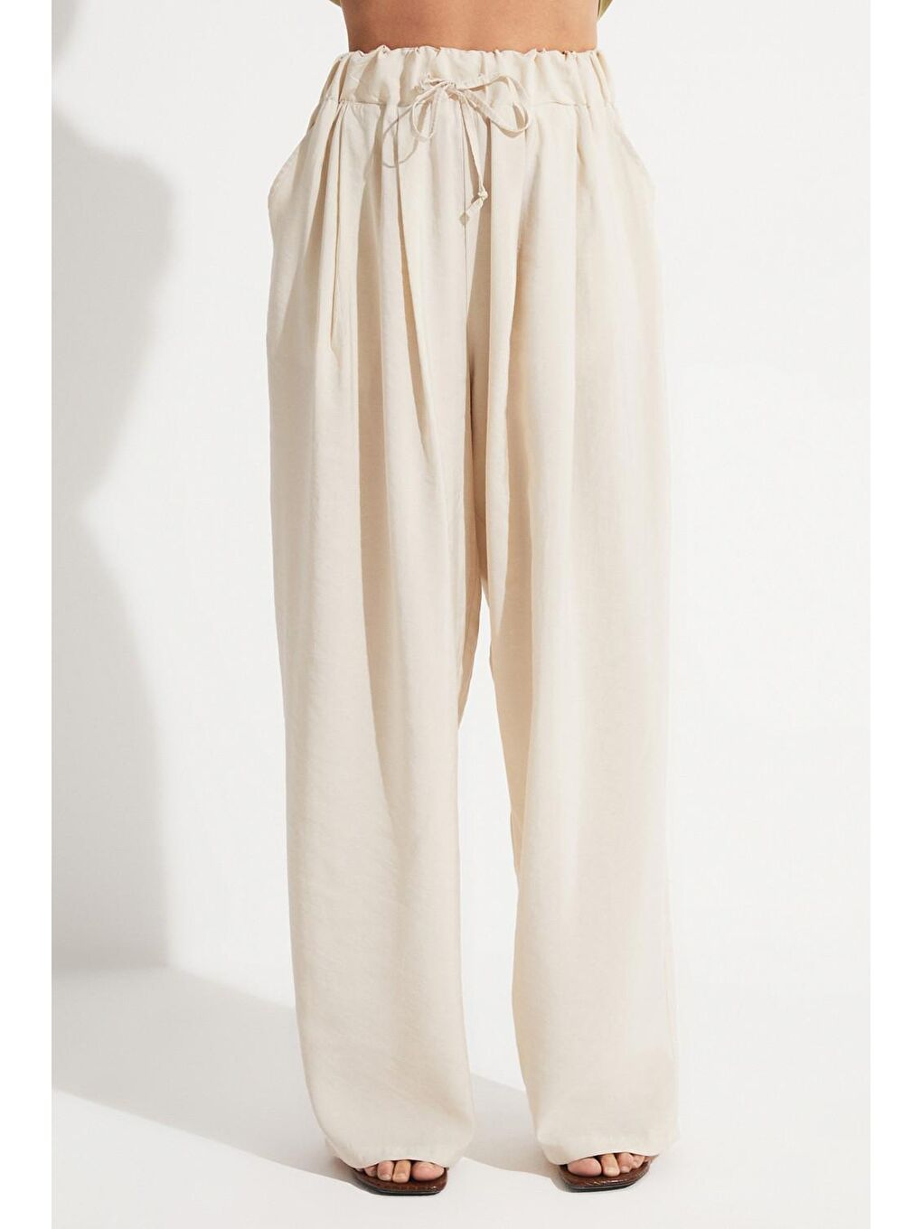 Bej Viskon Karışımlı Dökümlü Pantolon-3