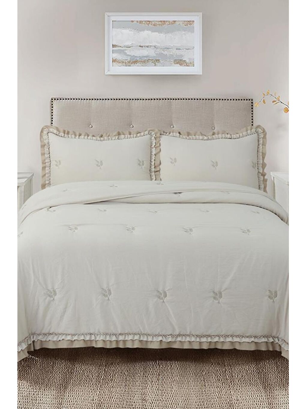 Bigo Nakışlı Fırfırlı Çift Kişilik Yatak Örtüsü Bej