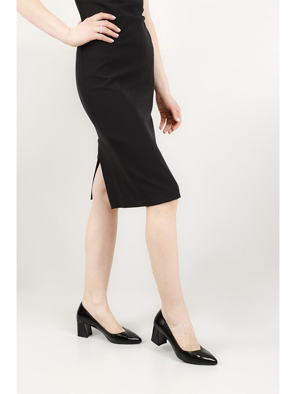 Kırmızı BAKIR-SİYAH  Hakiki Deri Sivri Burun Orta Kalın Topuklu Kadın Ayakkabı 24170-1