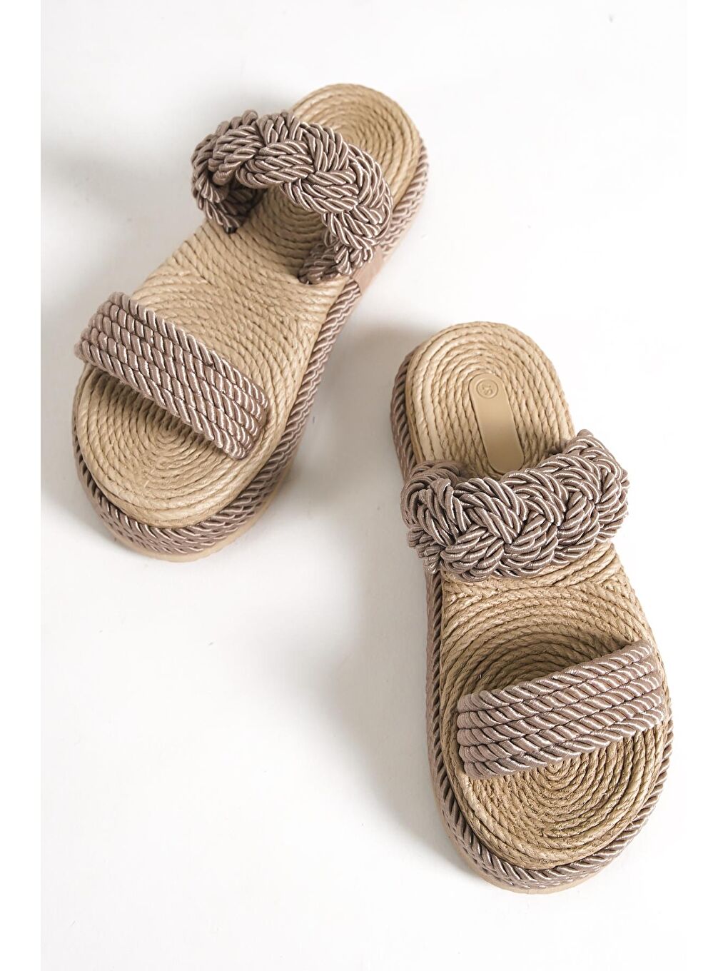 Bej Dolgu Topuk İpli Kadın Terlik