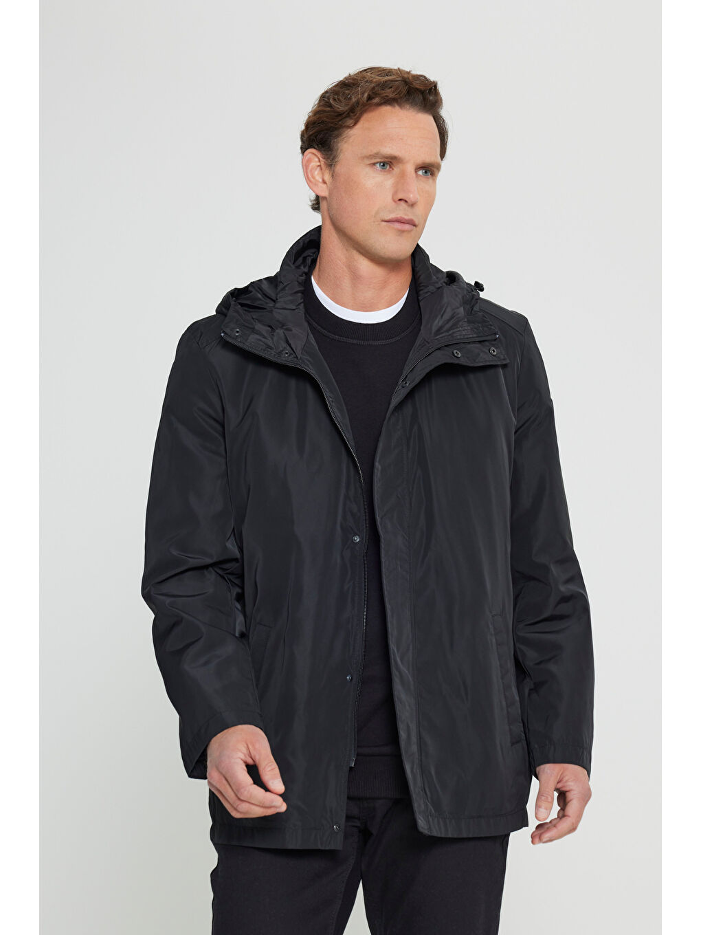 Erkek Siyah Standart Fit Normal Kesim Kapüşonlu Dik Yaka Trençkot