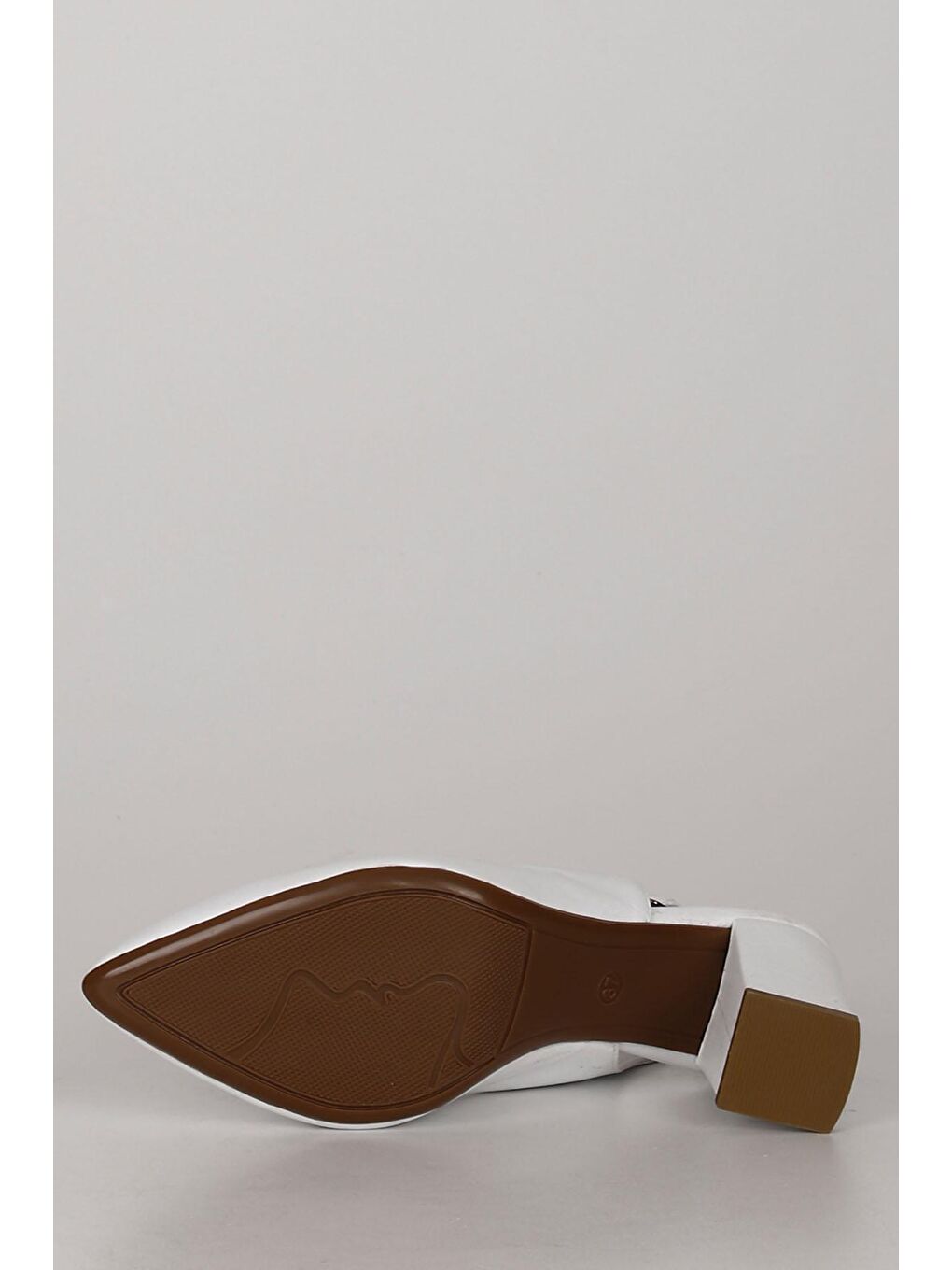 Beyaz BEYAZ  Hakiki Deri Sivri Burun Yüksek Kalın Topuklu Arkası Açık Kadın Yazlık Ayakkabı 24174-7