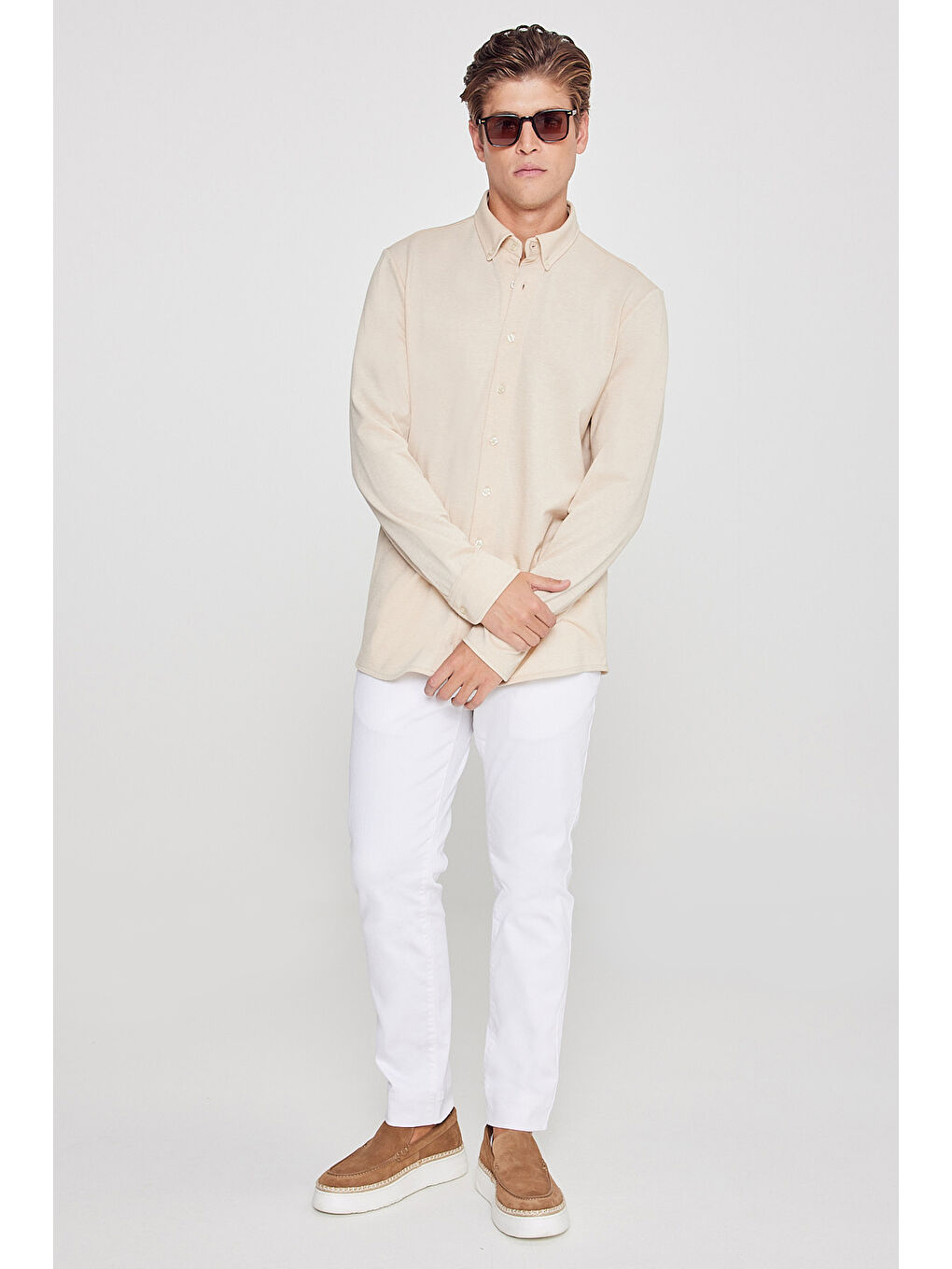 Bej Dar Kesim Düğmeli Yaka Örme Gömlek-2