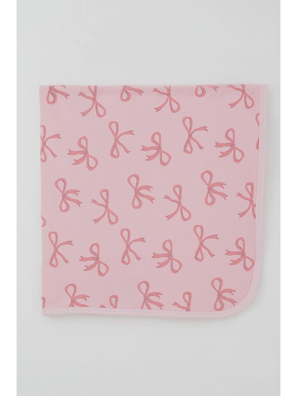 Yenidoğan Bebek Battaniyesi Fiyonk Desenli Pembe (78 X 88 Cm)