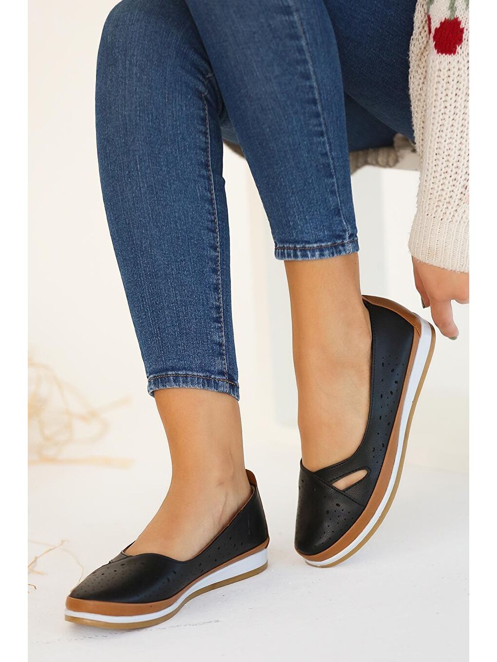 Siyah Anatomik Taban Lazer Kesim İç Astarı Deri Kadın Babet 43-1840-22