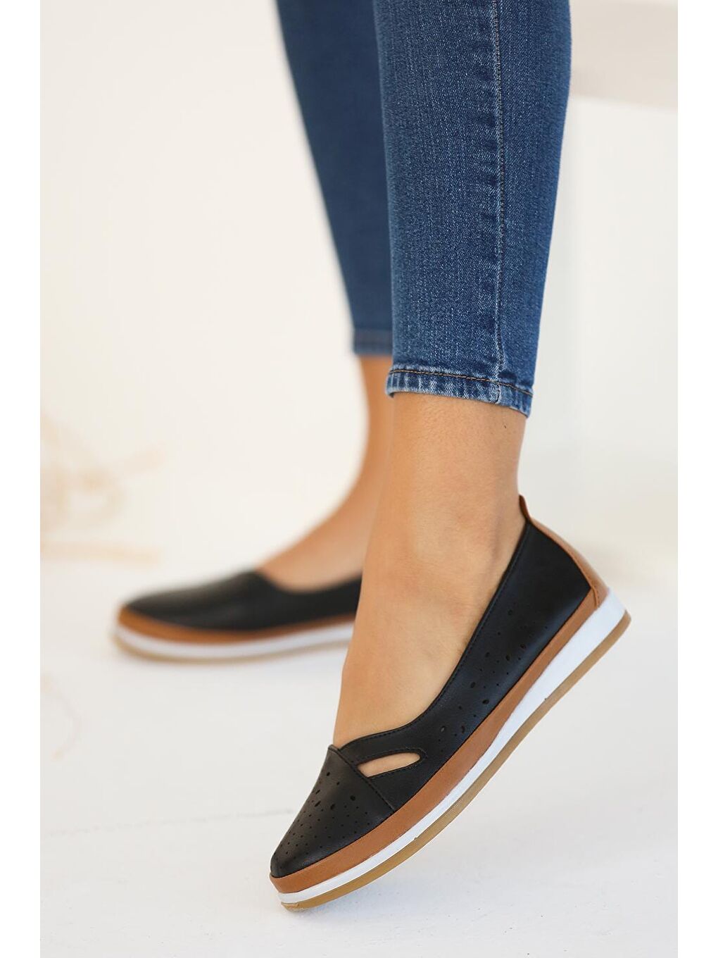 Siyah Anatomik Taban Lazer Kesim İç Astarı Deri Kadın Babet 43-1840-22-1