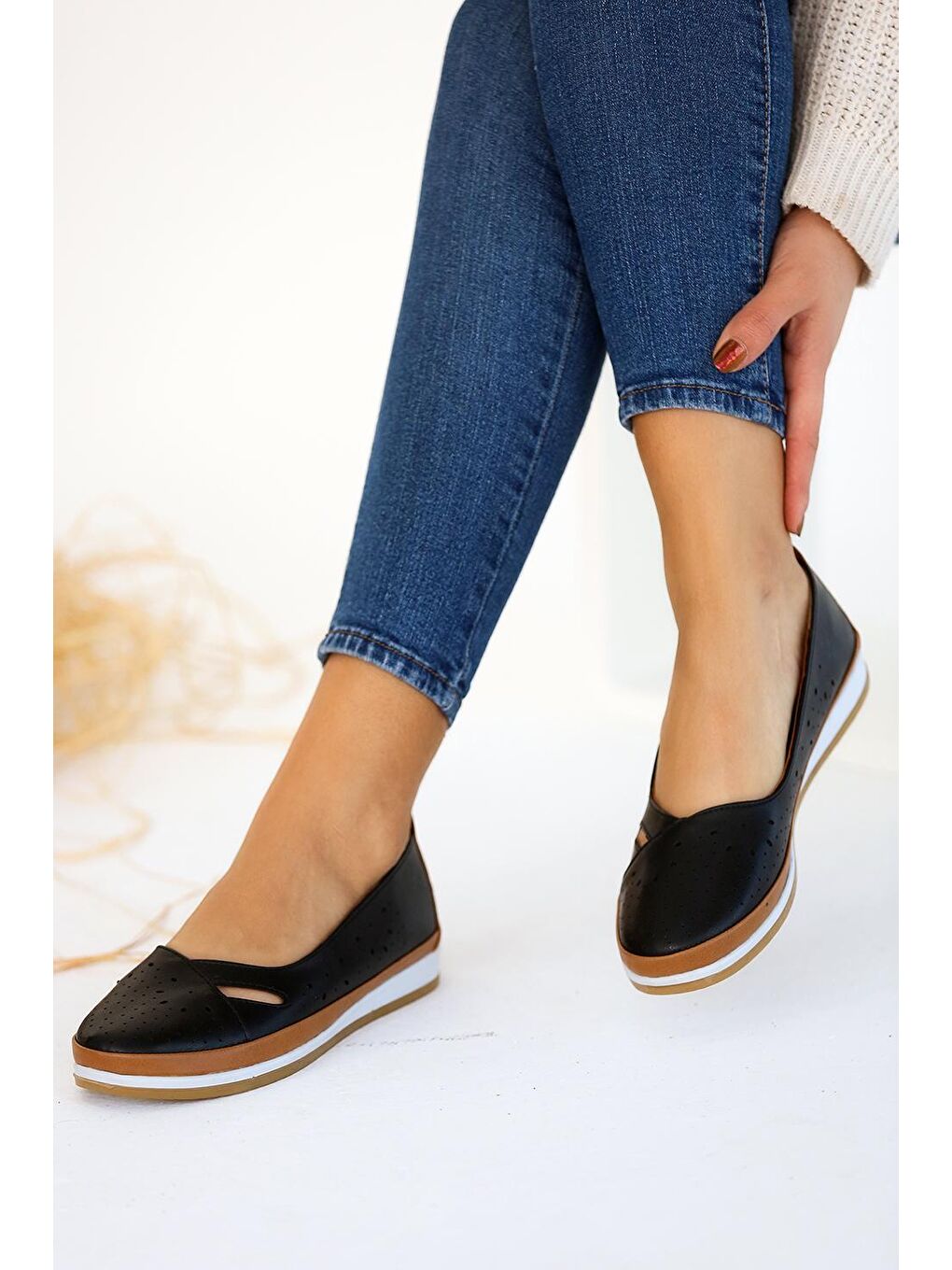 Siyah Anatomik Taban Lazer Kesim İç Astarı Deri Kadın Babet 43-1840-22-2