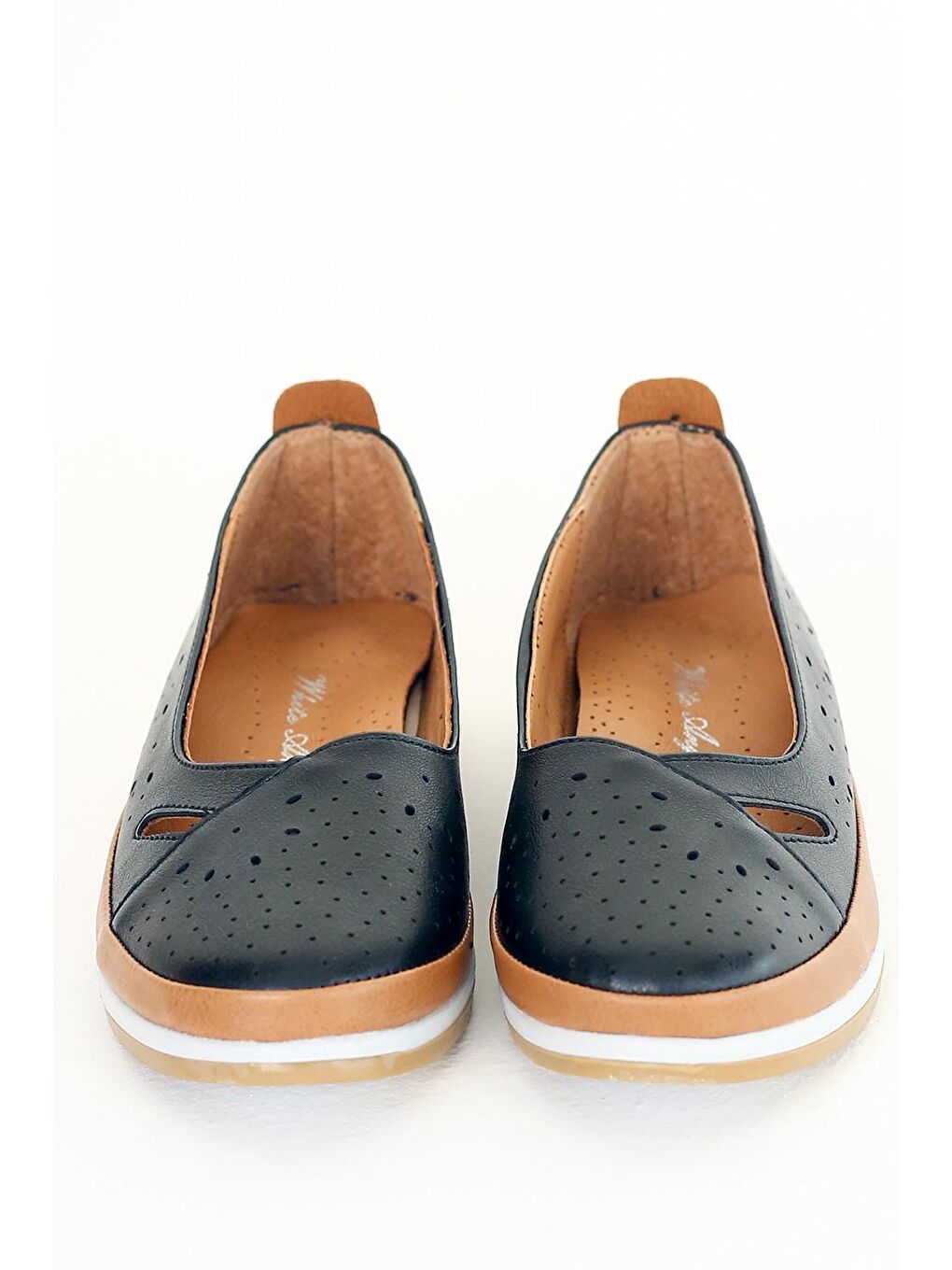 Siyah Anatomik Taban Lazer Kesim İç Astarı Deri Kadın Babet 43-1840-22-4