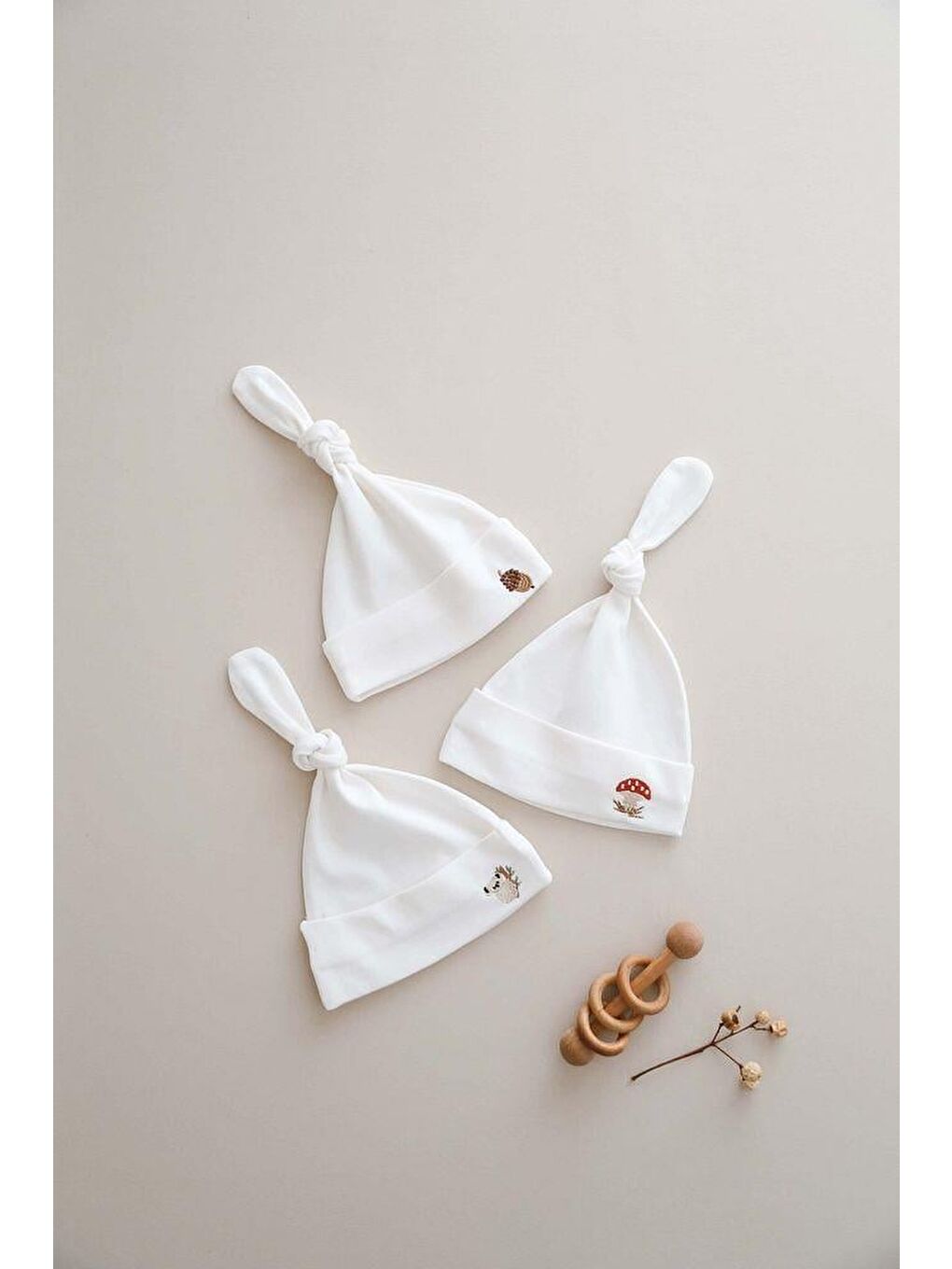 Beyaz 3Lü Yenidoğan Nakışlı Şapka Model 1-1