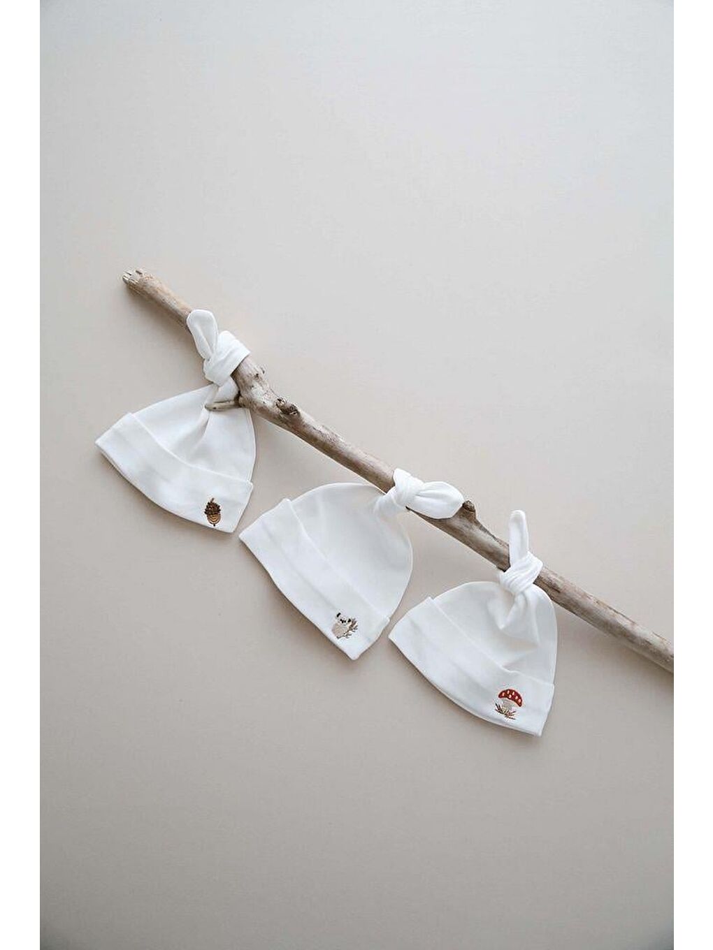 Beyaz 3Lü Yenidoğan Nakışlı Şapka Model 1-2