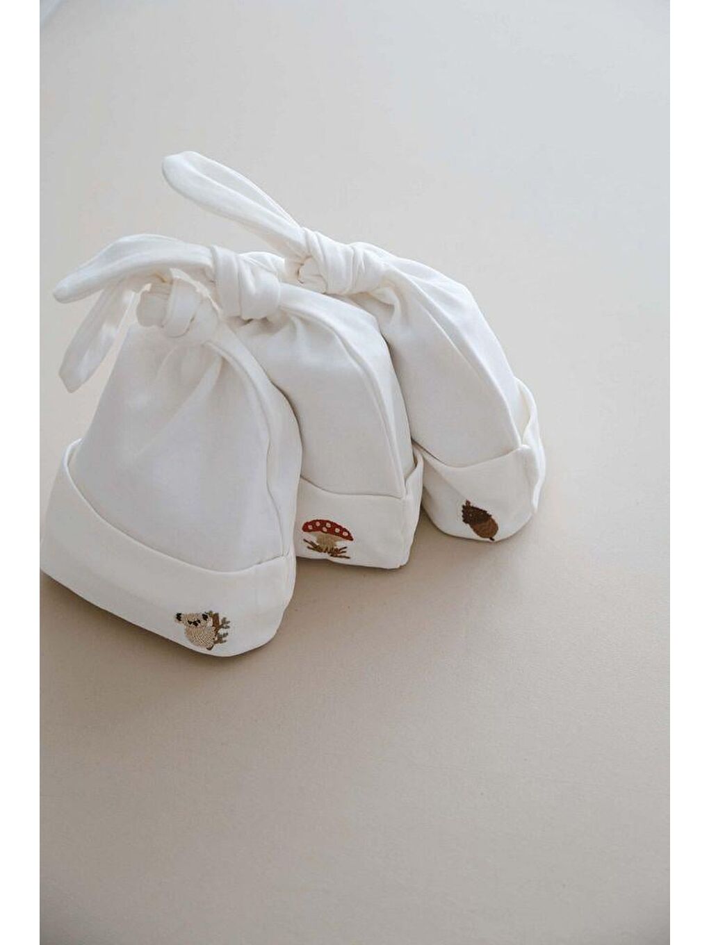 Beyaz 3Lü Yenidoğan Nakışlı Şapka Model 1-6