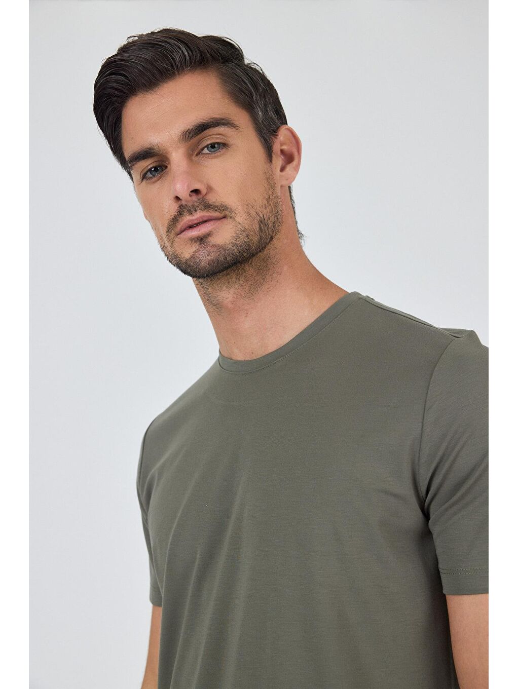 Koyu Haki Kısa Kol Bisiklet Yaka Cepsiz Pamuklu Casual Slim Fit Büyük Beden Tişört 1011250165-3