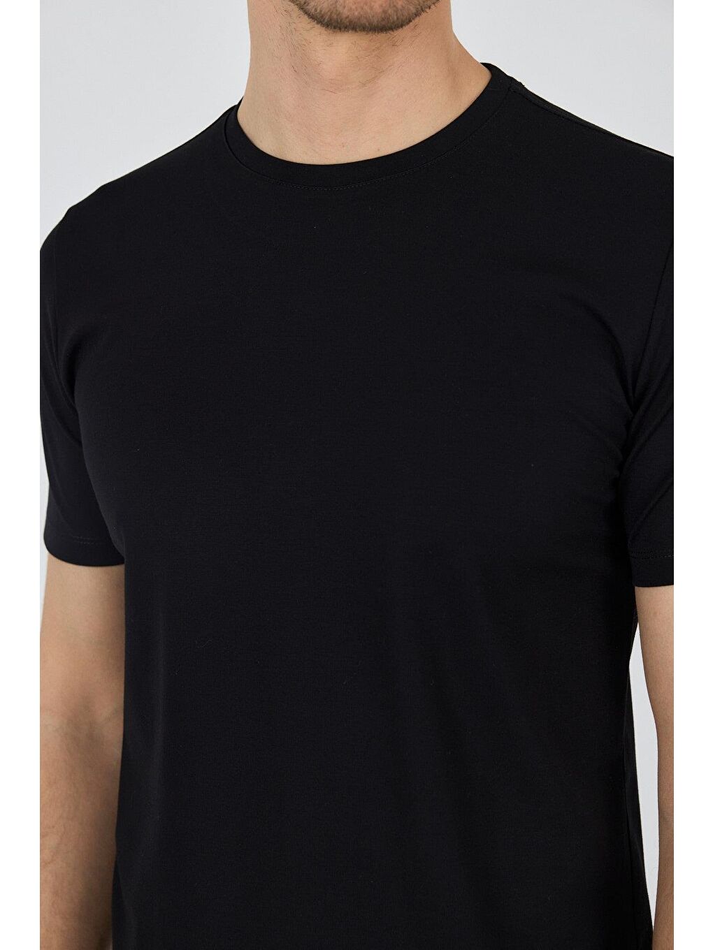 Siyah Kısa Kol Bisiklet Yaka Cepsiz Pamuklu Casual Slim Fit Tişört 1011250165-3