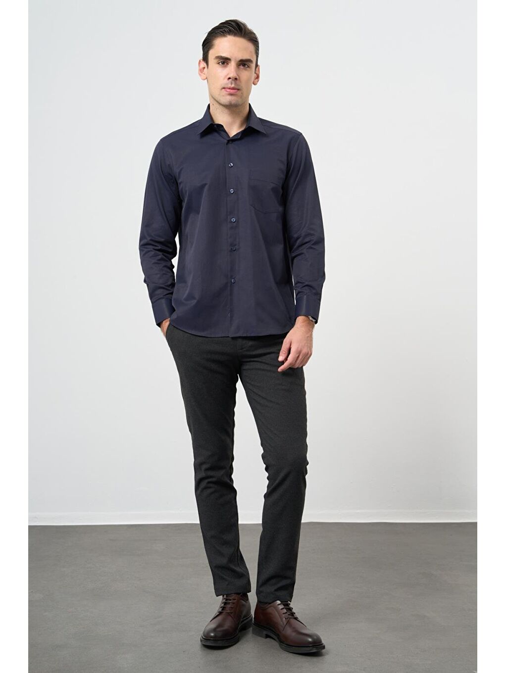 Koyu Lacivert Uzun Kol Düz Sert Yaka Pamuklu Classic Comfort Fit Gömlek 1004245269-1