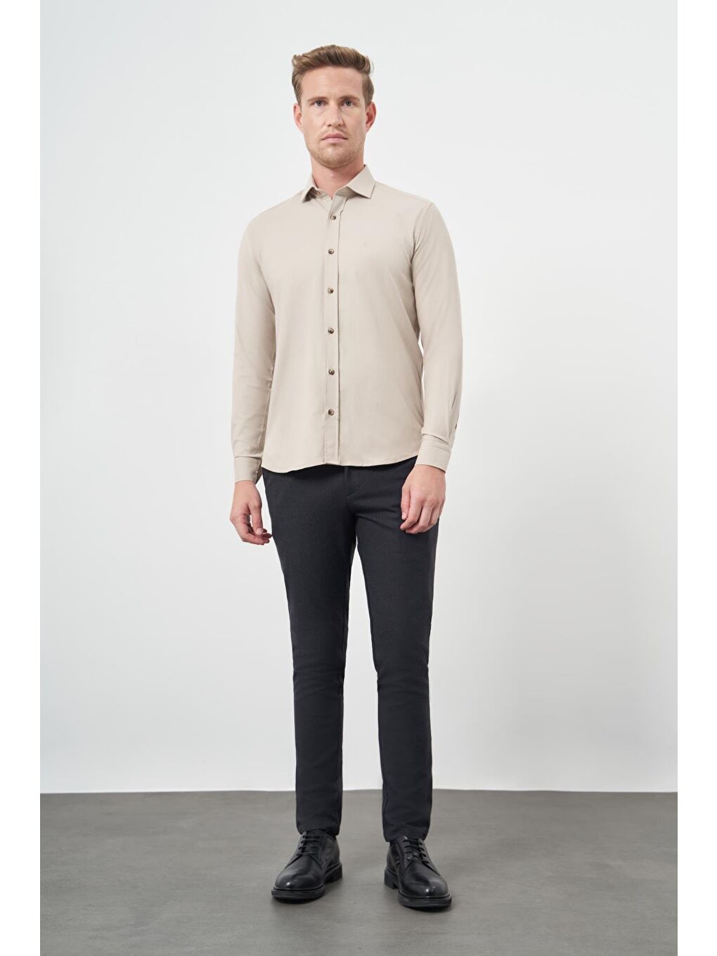 Bej Uzun Kol Düz Bez Ayağı Yarım İtalyan Yaka Cepsiz Pamuklu Classic Slim Fit Gömlek 1004245211-1