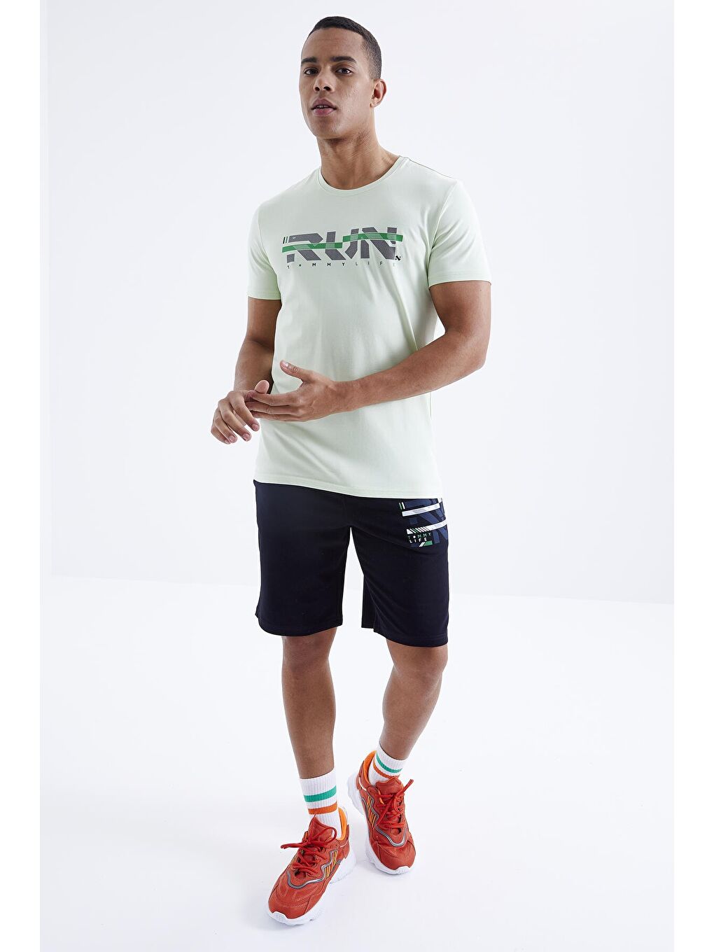 Açık Yeşil - Lacivert Yazı Baskılı O Yaka Bermuda Erkek Şort Takım - 85167