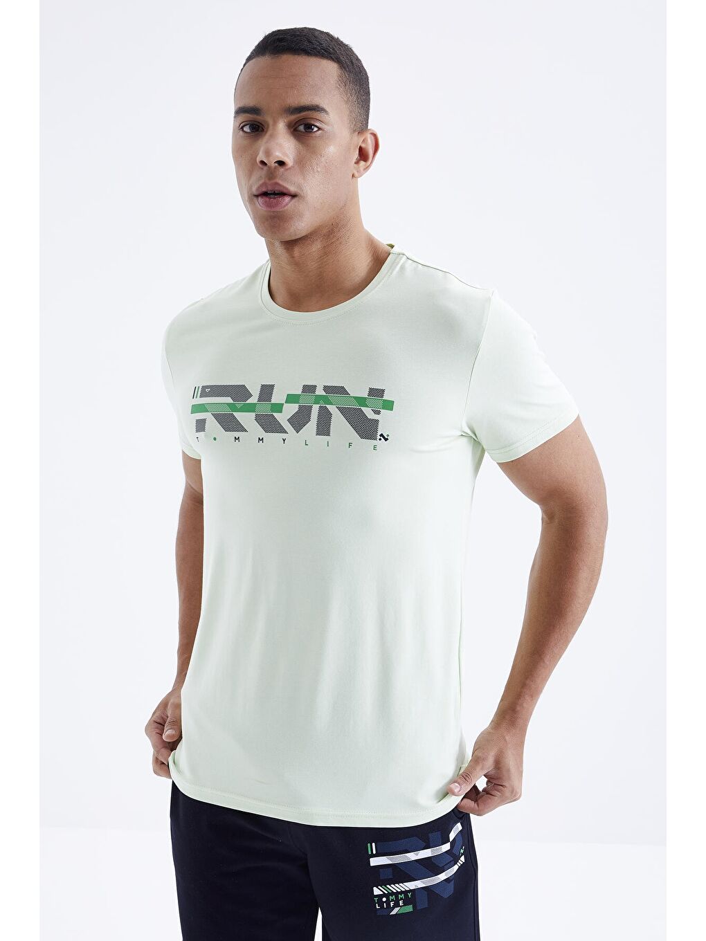 Açık Yeşil - Lacivert Yazı Baskılı O Yaka Bermuda Erkek Şort Takım - 85167-1