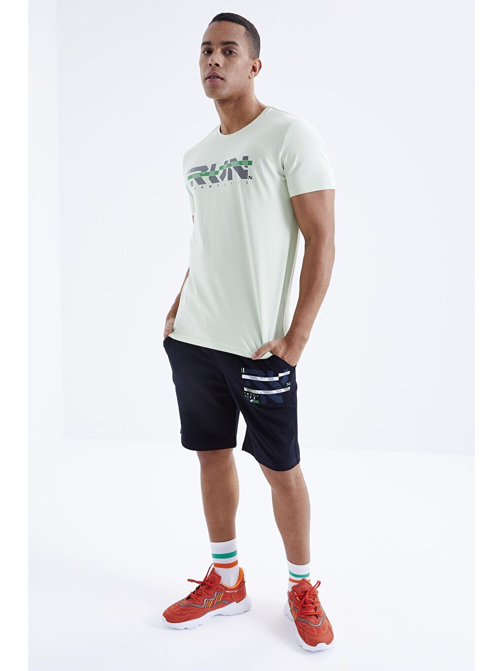 Açık Yeşil - Lacivert Yazı Baskılı O Yaka Bermuda Erkek Şort Takım - 85167-4