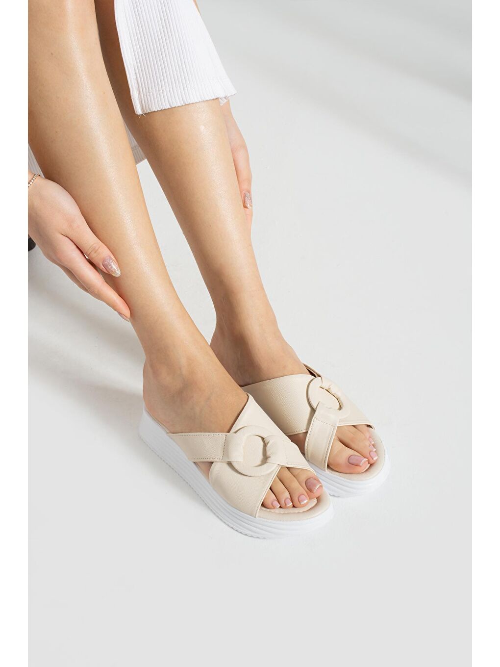 Bej Kadın Rahat Terlik