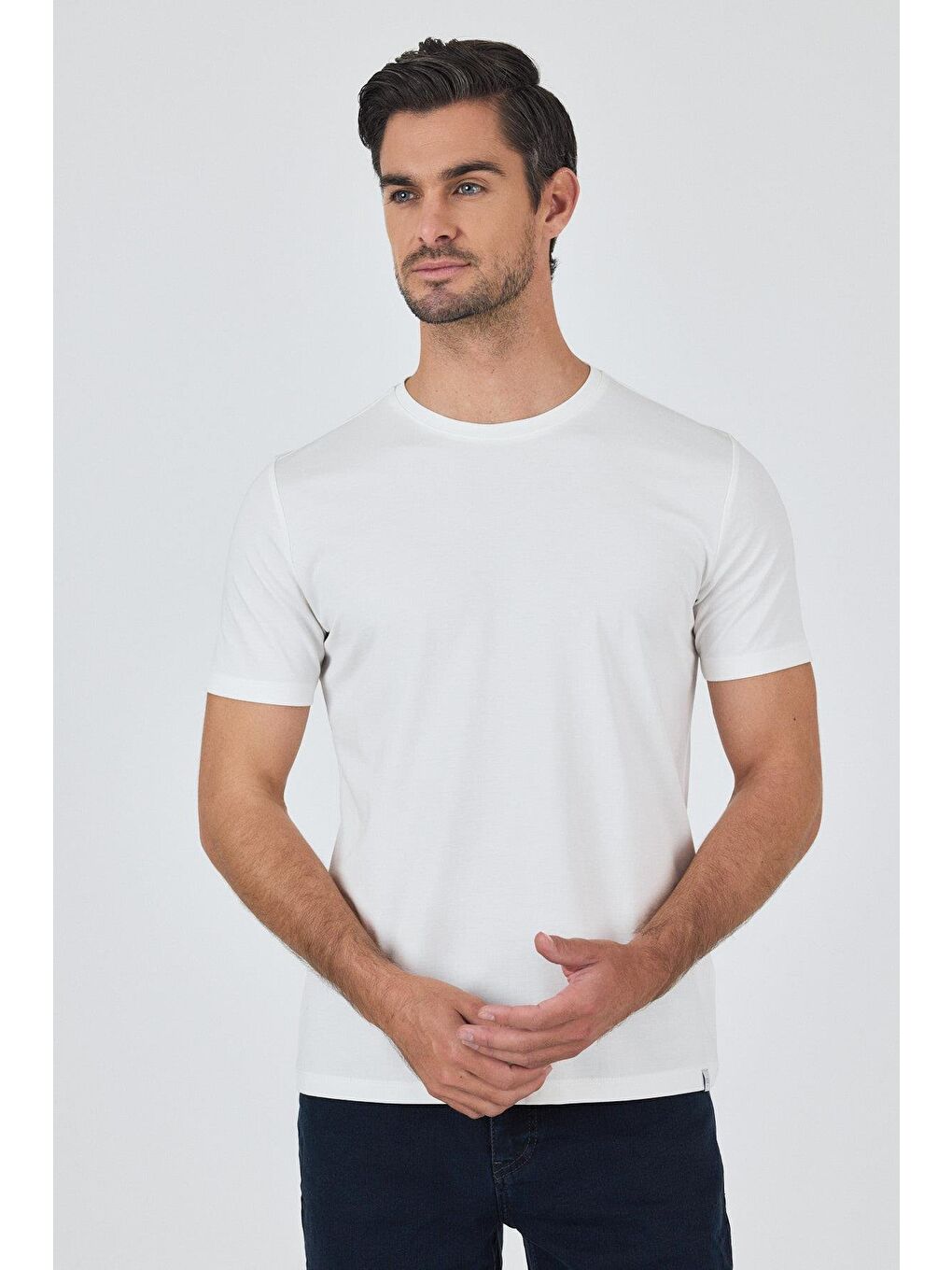 Beyaz Kısa Kol Bisiklet Yaka Cepsiz Pamuklu Casual Slim Fit Tişört 1011250165-2