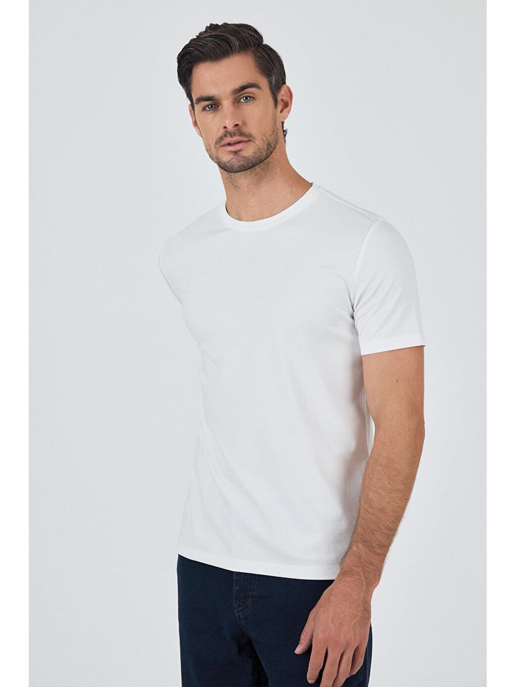 Beyaz Kısa Kol Bisiklet Yaka Cepsiz Pamuklu Casual Slim Fit Tişört 1011250165-3