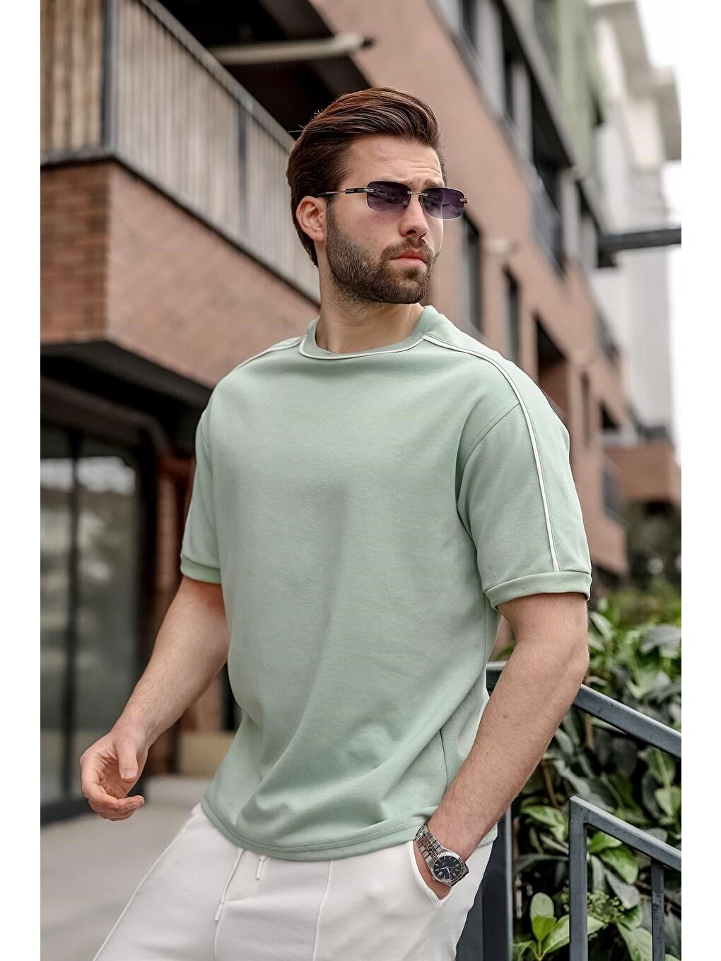 Yeşil Şerit Detaylı Modern Kesim Erkek Tişört E7182-1