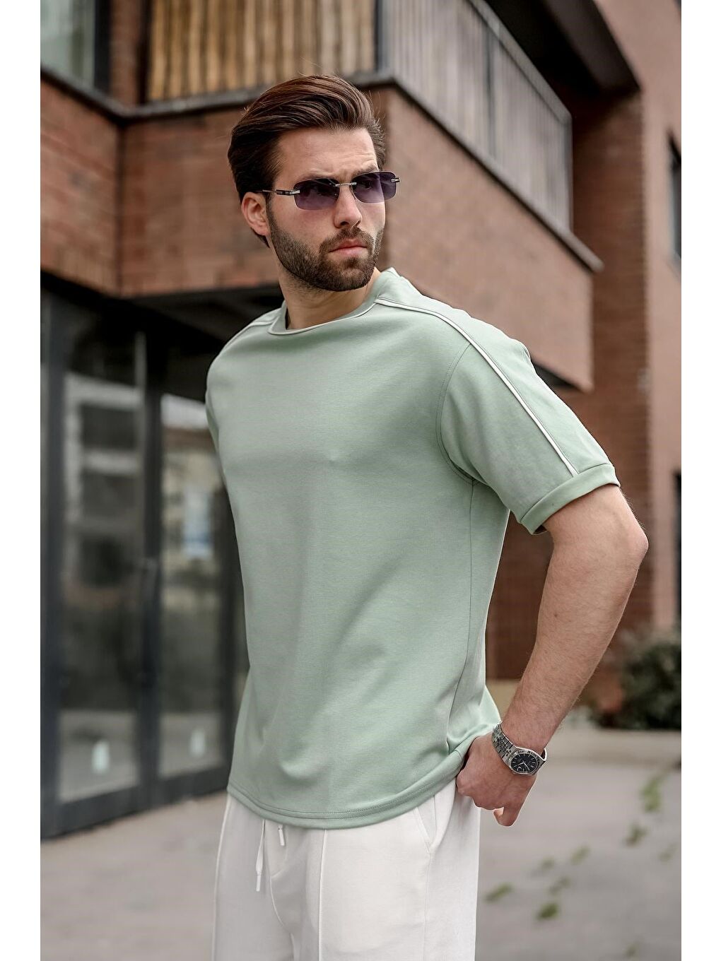 Yeşil Şerit Detaylı Modern Kesim Erkek Tişört E7182-3