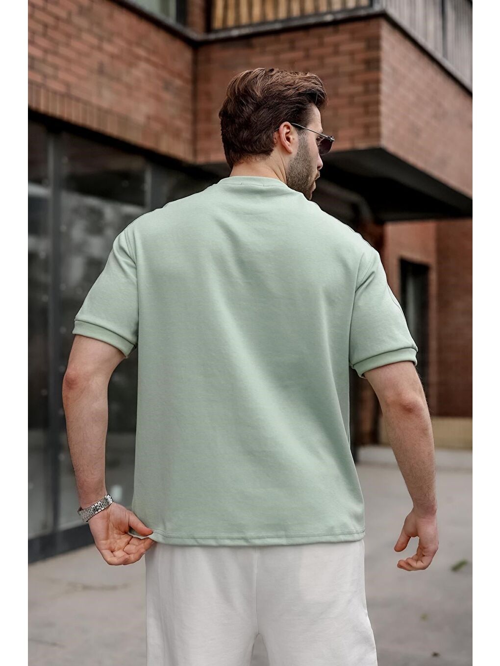 Yeşil Şerit Detaylı Modern Kesim Erkek Tişört E7182-4