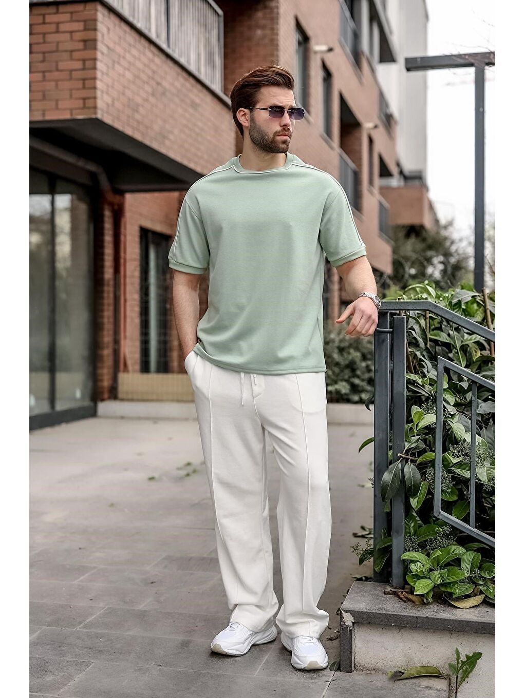 Yeşil Şerit Detaylı Modern Kesim Erkek Tişört E7182-6