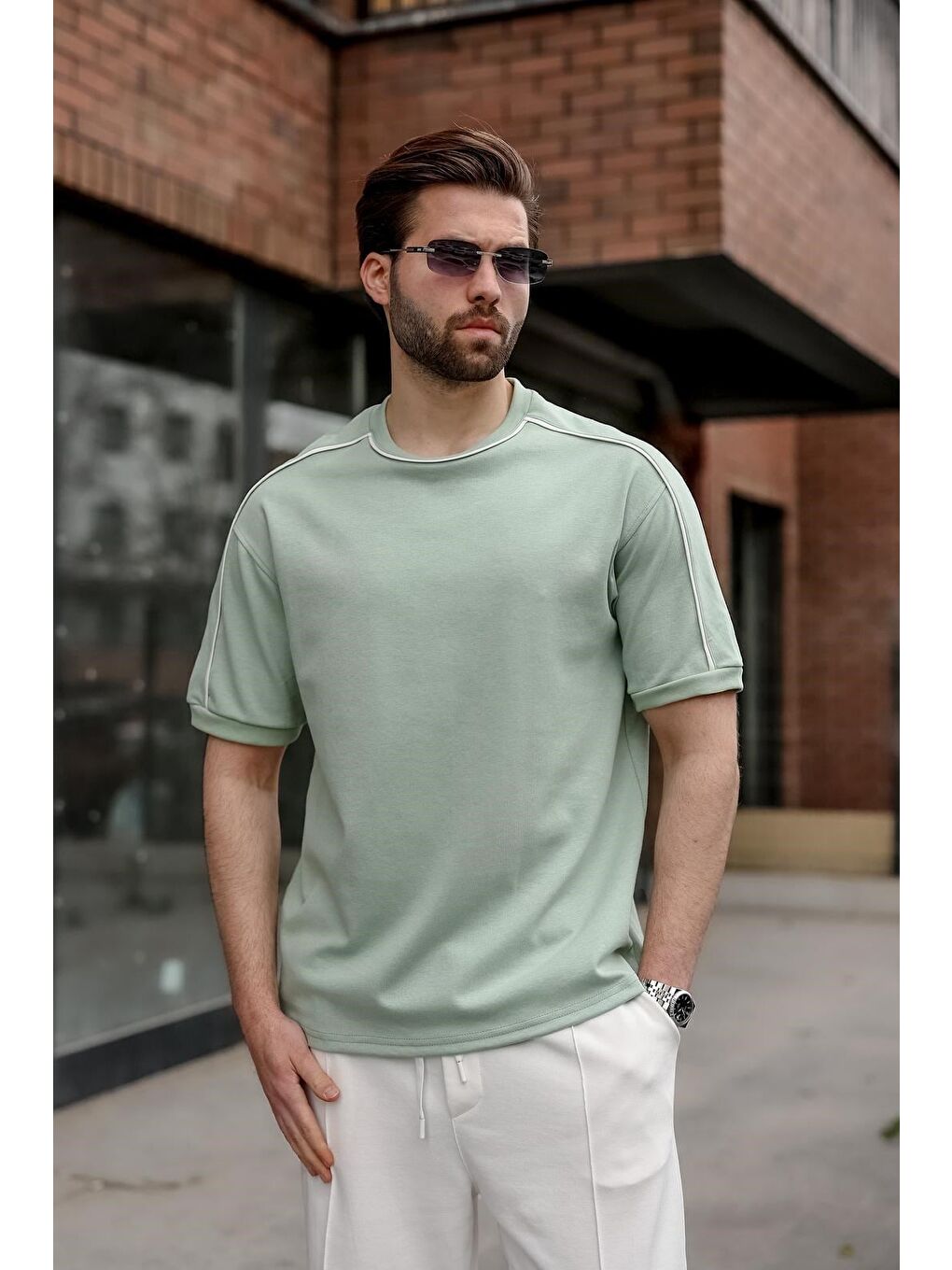Yeşil Şerit Detaylı Modern Kesim Erkek Tişört E7182-7