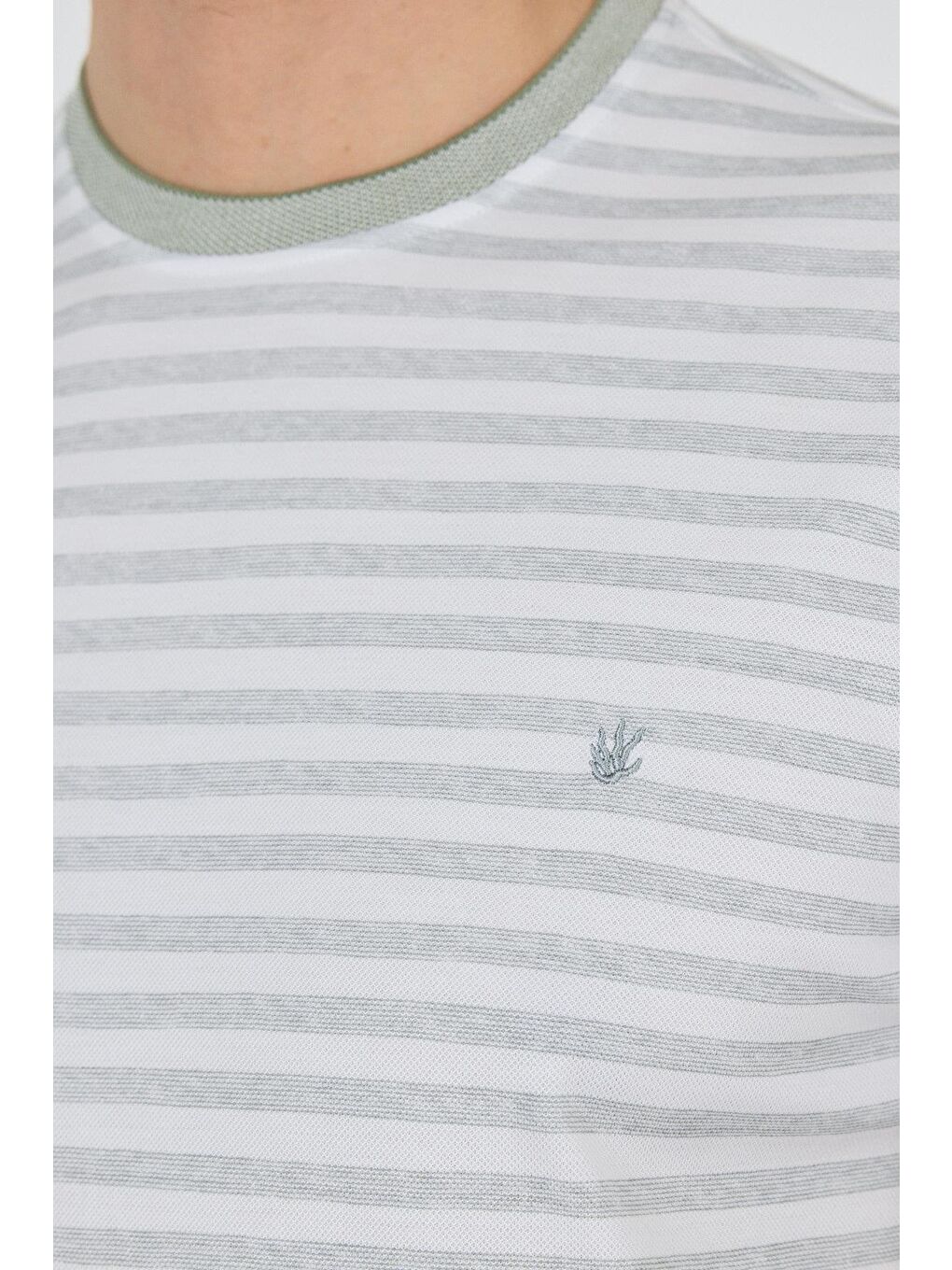 Yeşil Kısa Kol Çizgili Desen Suprem Bisiklet Yaka Cepsiz Slim Fit Tişört 1011250106-3