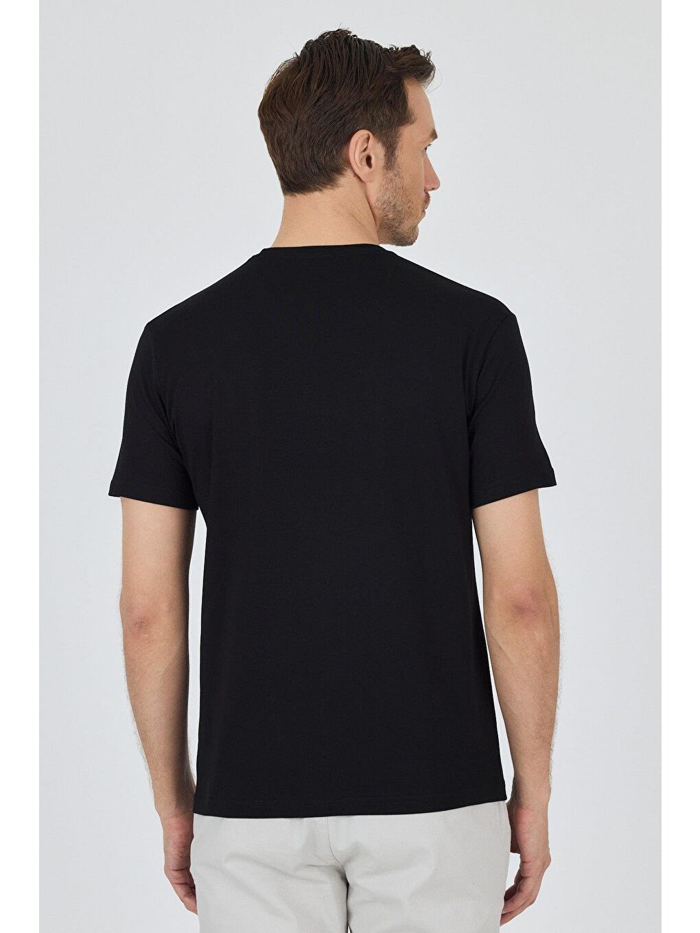 Siyah Kısa Kol Bisiklet Yaka Cepsiz Pamuk Casual Slim Fit Tişört 1011250158-4