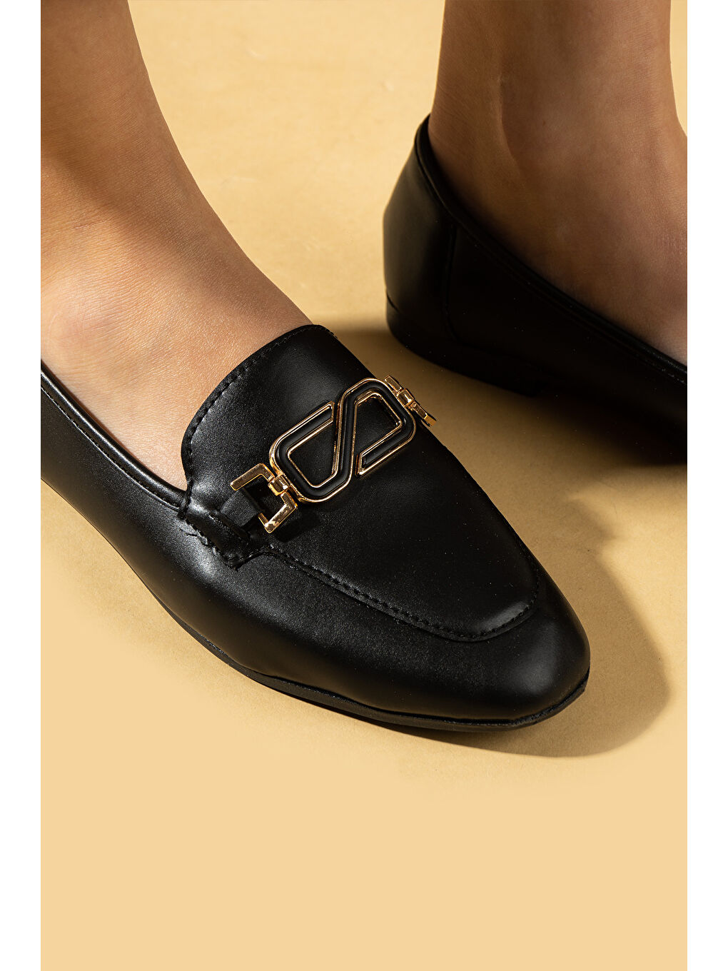 Siyah Toka Detaylı Anatomik Taban Kadın Babet 57-35-25-1