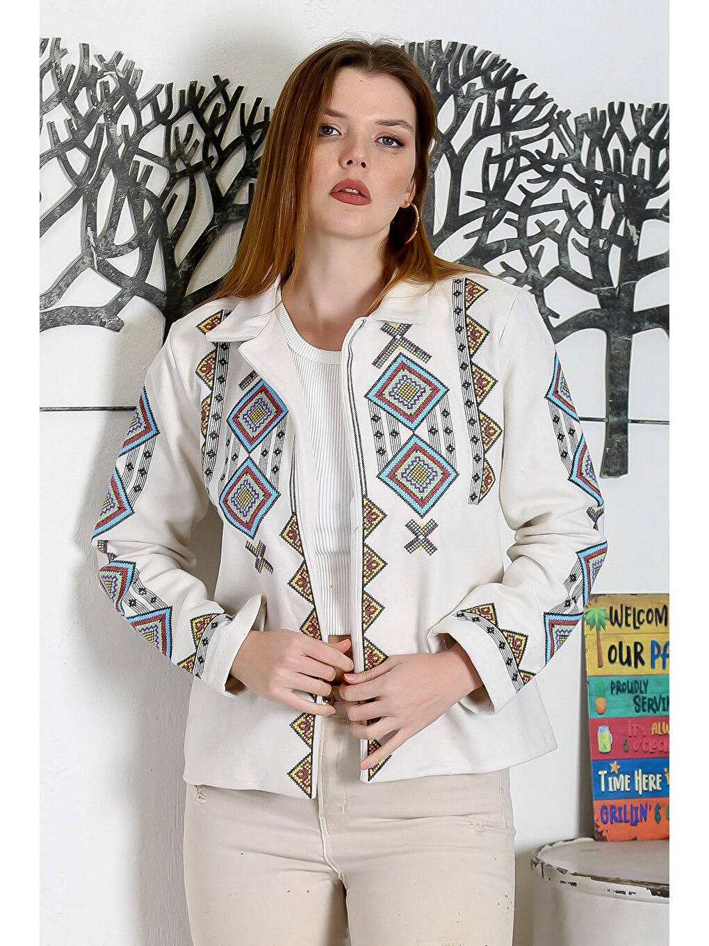 Bej Gömlek Yaka Manşetli Kollu Yaka Ve Kol Nakışlı Casual Kaşe Dokuma Ceket-2